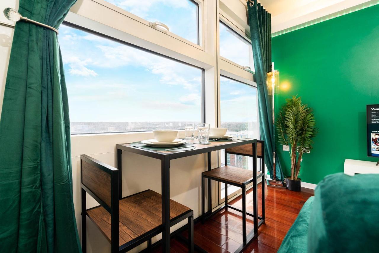Maevela Apartments - Top Floor Rolex Themed Studio Apt Inside The Cube, Mailbox - Free Netflix & Wifi Бирмингем Экстерьер фото