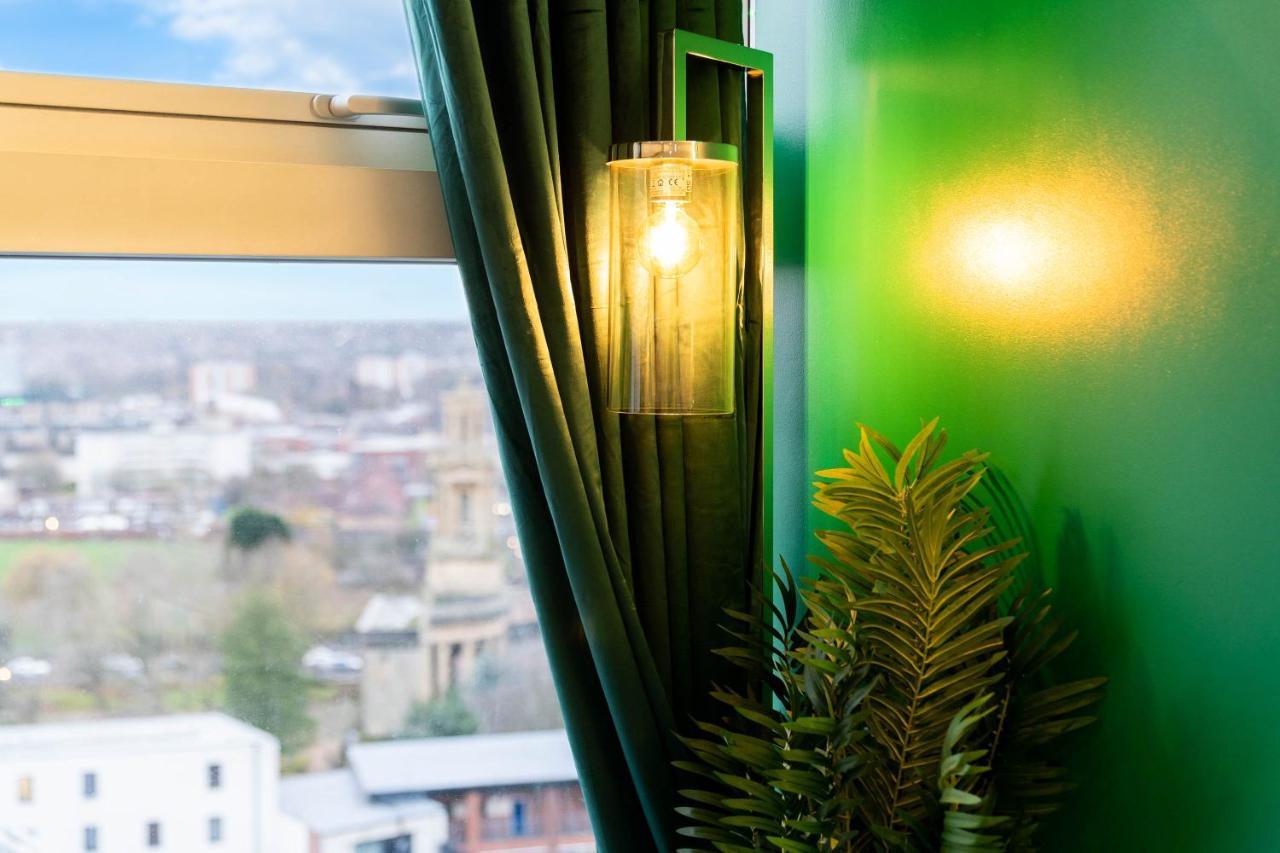 Maevela Apartments - Top Floor Rolex Themed Studio Apt Inside The Cube, Mailbox - Free Netflix & Wifi Бирмингем Экстерьер фото