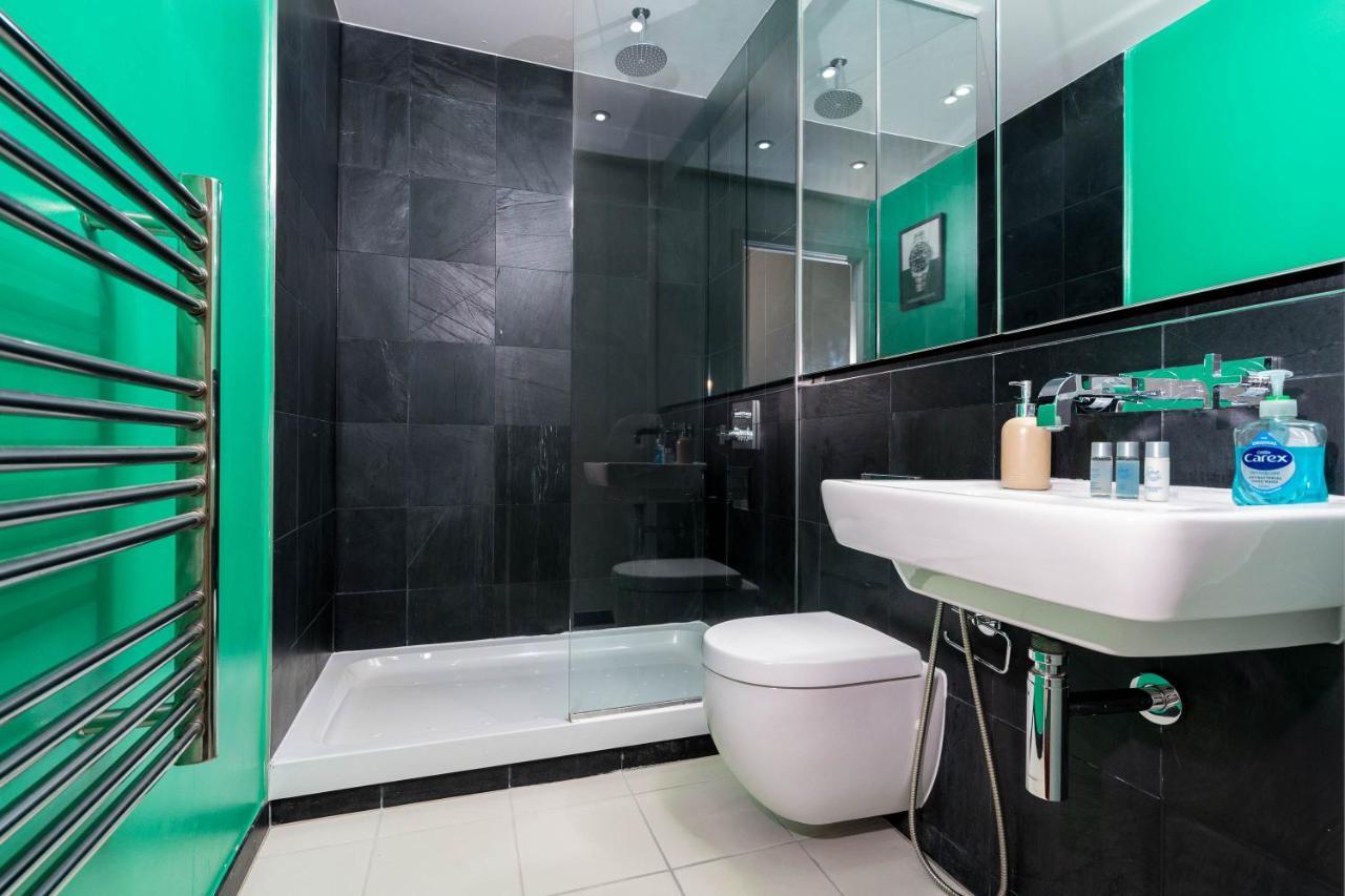 Maevela Apartments - Top Floor Rolex Themed Studio Apt Inside The Cube, Mailbox - Free Netflix & Wifi Бирмингем Экстерьер фото
