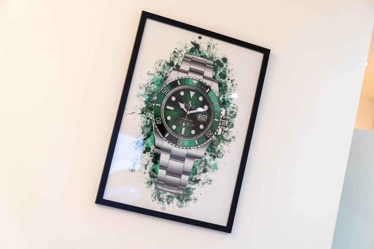 Maevela Apartments - Top Floor Rolex Themed Studio Apt Inside The Cube, Mailbox - Free Netflix & Wifi Бирмингем Экстерьер фото
